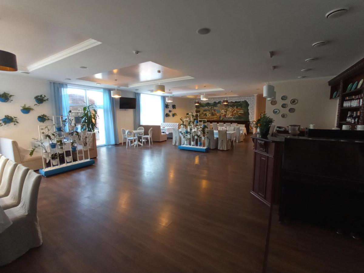 罗夫诺 Орк "Блісс"酒店 外观 照片